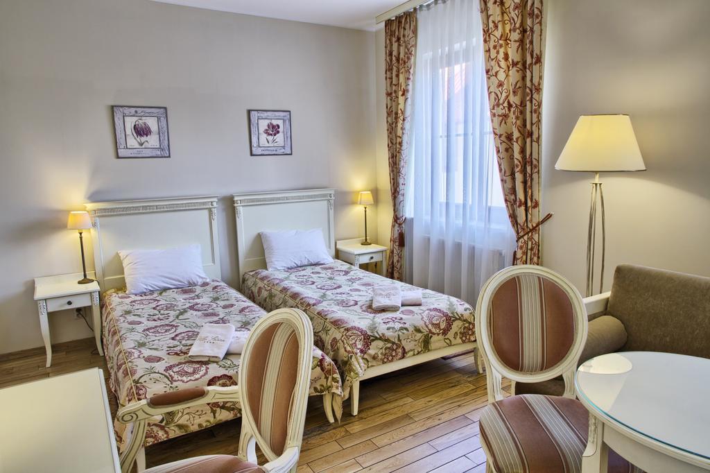Villa Estera - Hotel & Restauracja Michalowice  Exterior photo