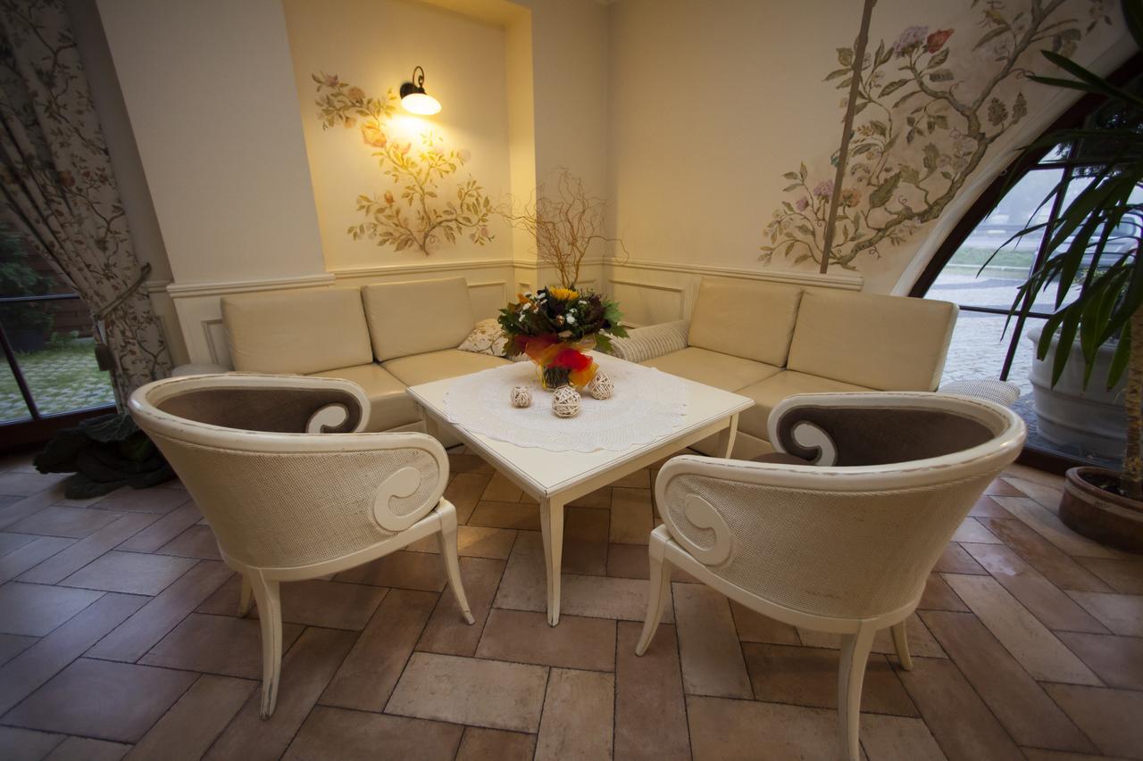 Villa Estera - Hotel & Restauracja Michalowice  Exterior photo